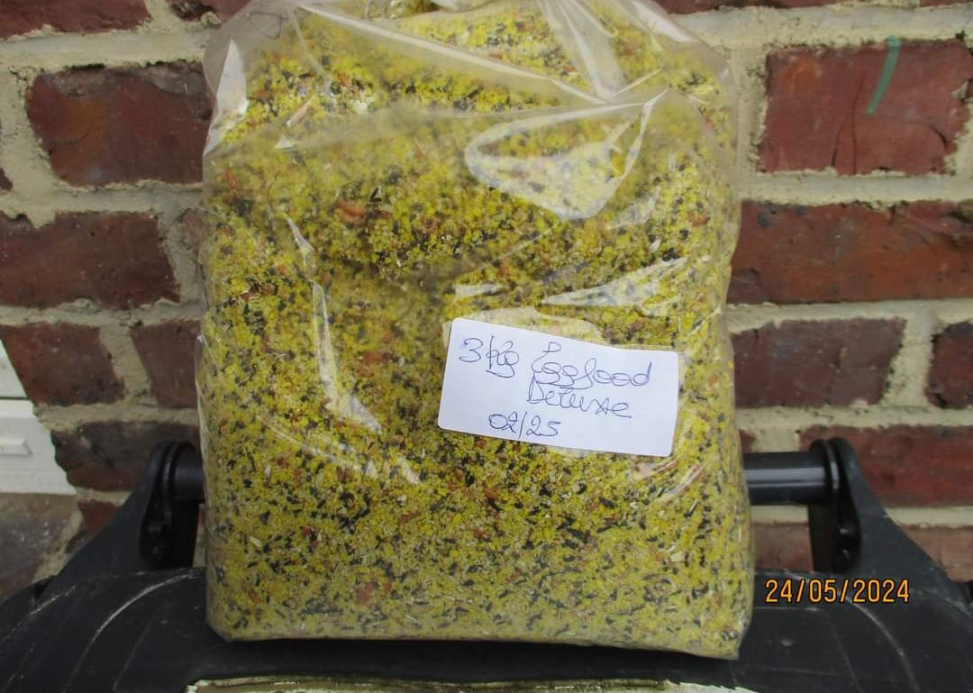 Eggfood Deluxe 3kg ( eigenhandig verpakt * ) 21% Eiwitten ( + Paardenbloem, Biergist, Zijderupsen ... )